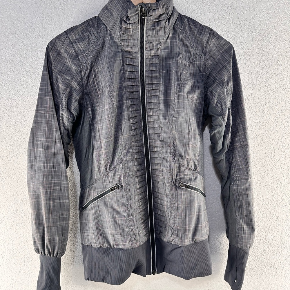 Lululemon Run Back‎ on Track Jacket Sz 4